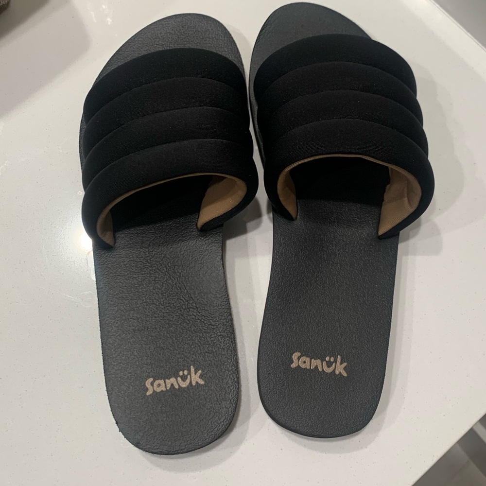 Sanuk Black Sandal - New without tags